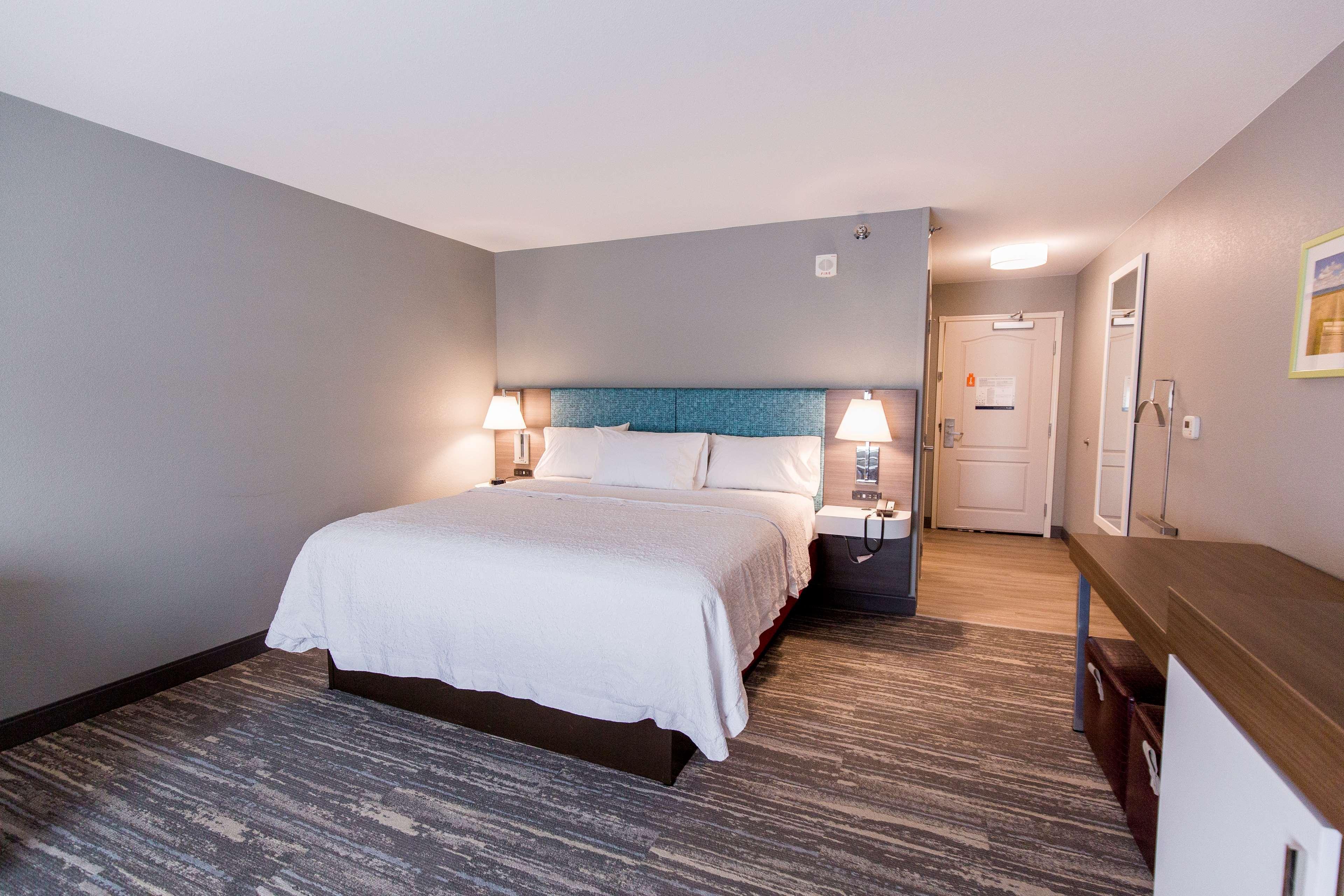 Hampton Inn Бисмарк Экстерьер фото