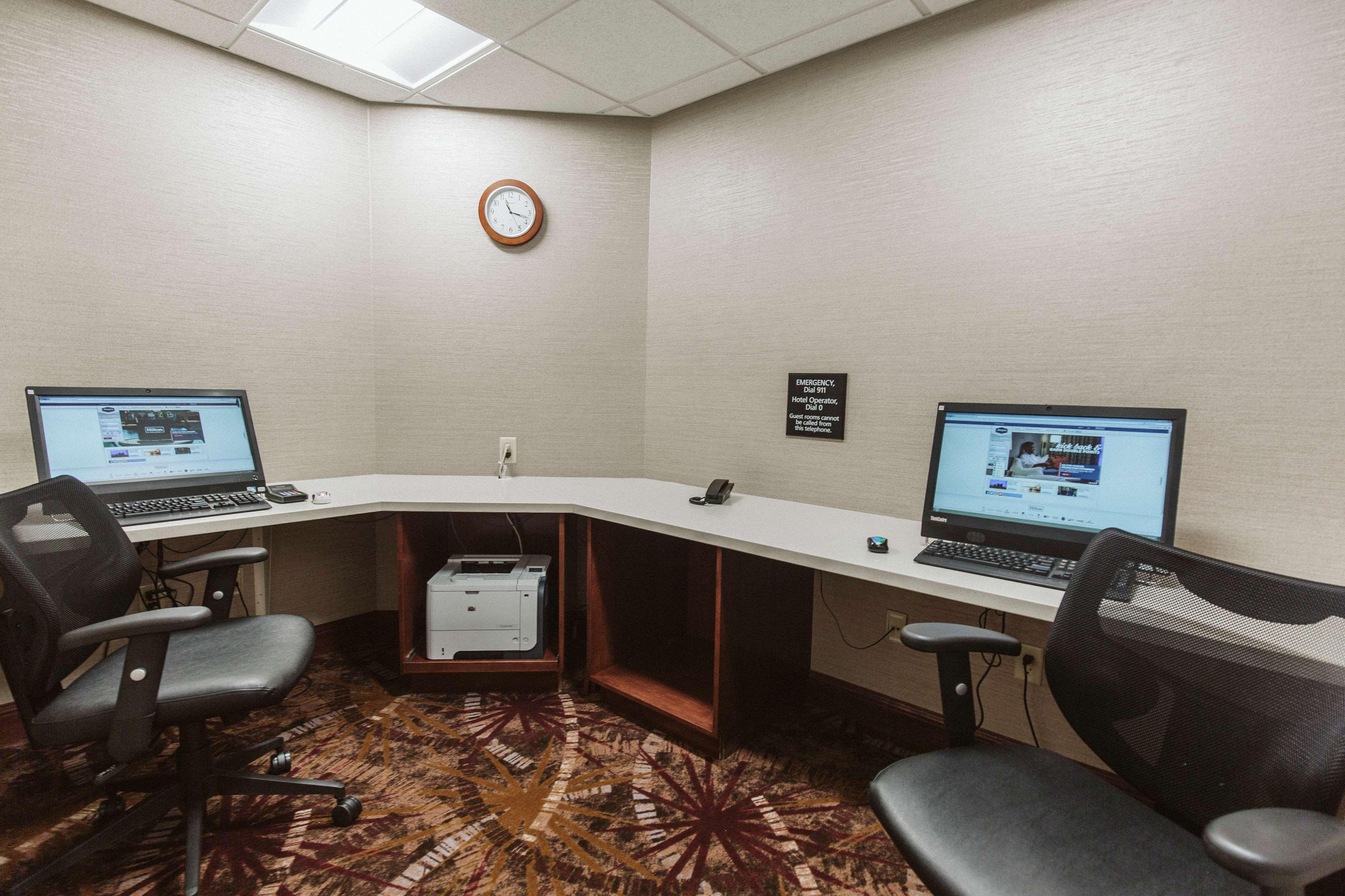 Hampton Inn Бисмарк Экстерьер фото