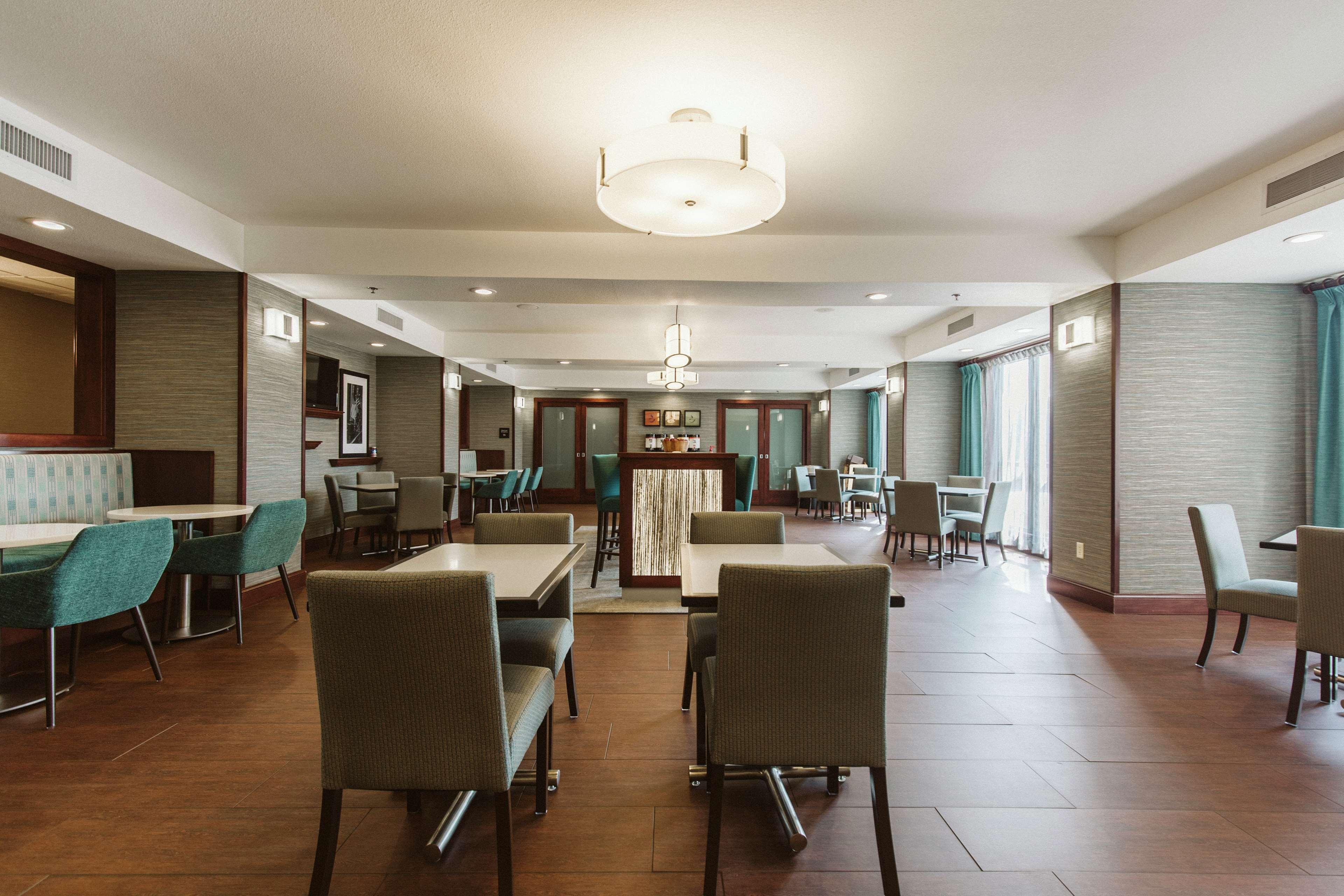 Hampton Inn Бисмарк Экстерьер фото