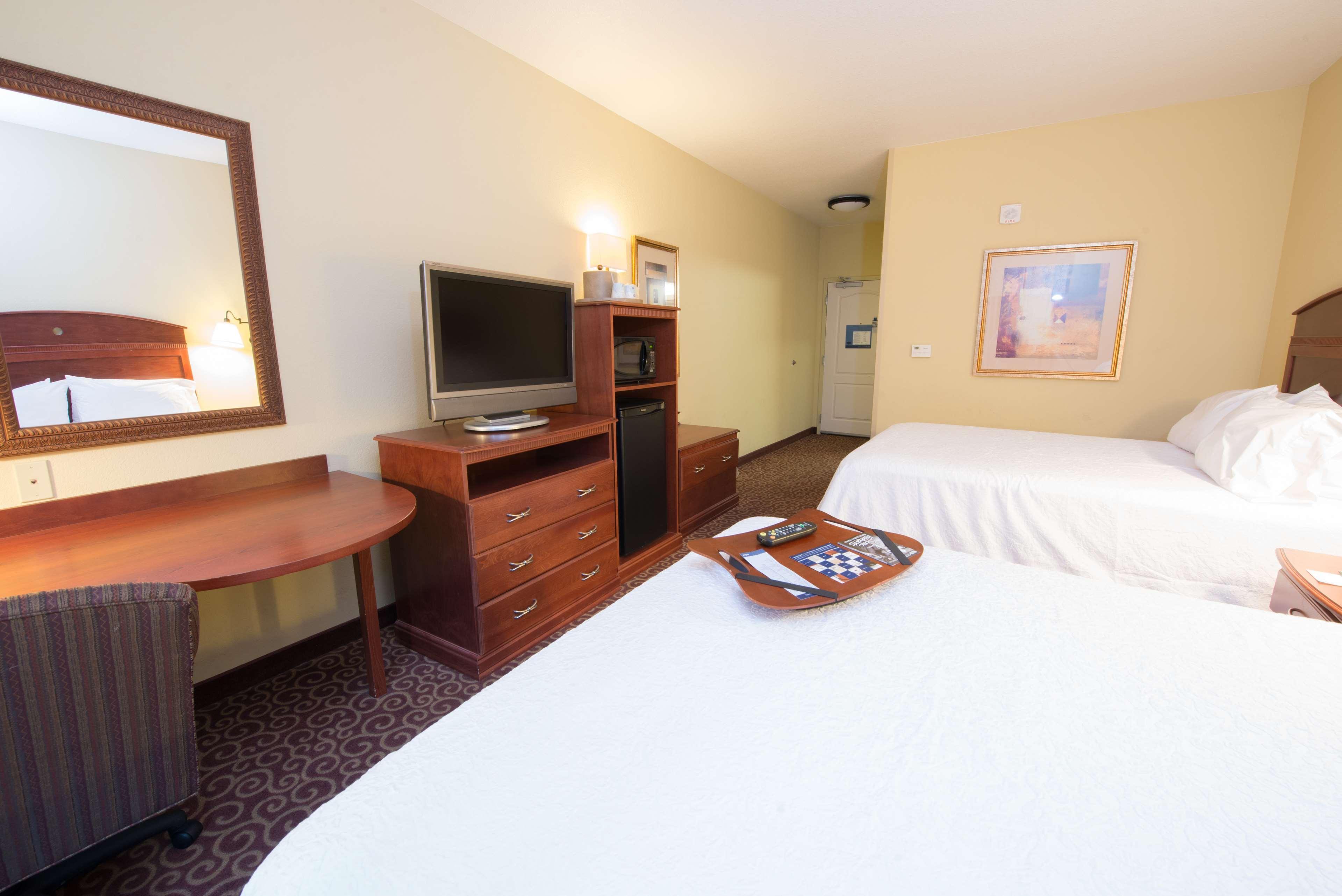 Hampton Inn Бисмарк Экстерьер фото