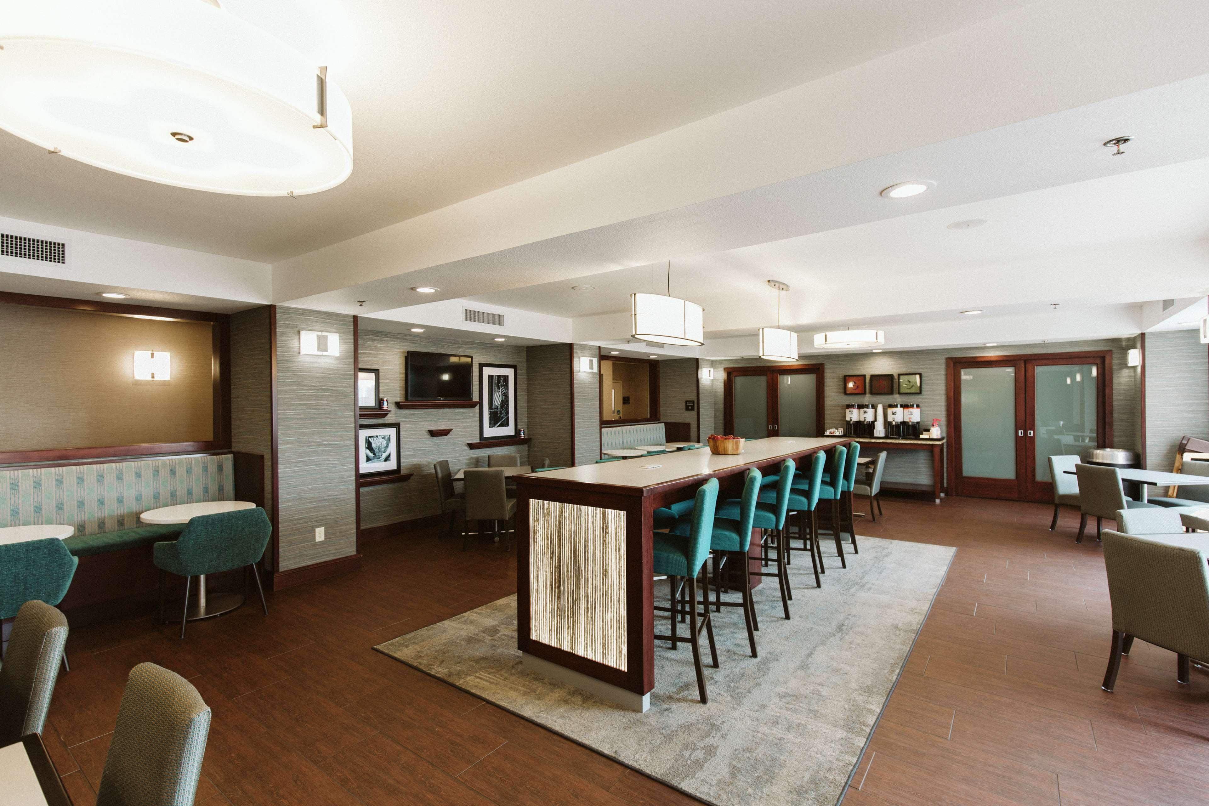 Hampton Inn Бисмарк Экстерьер фото