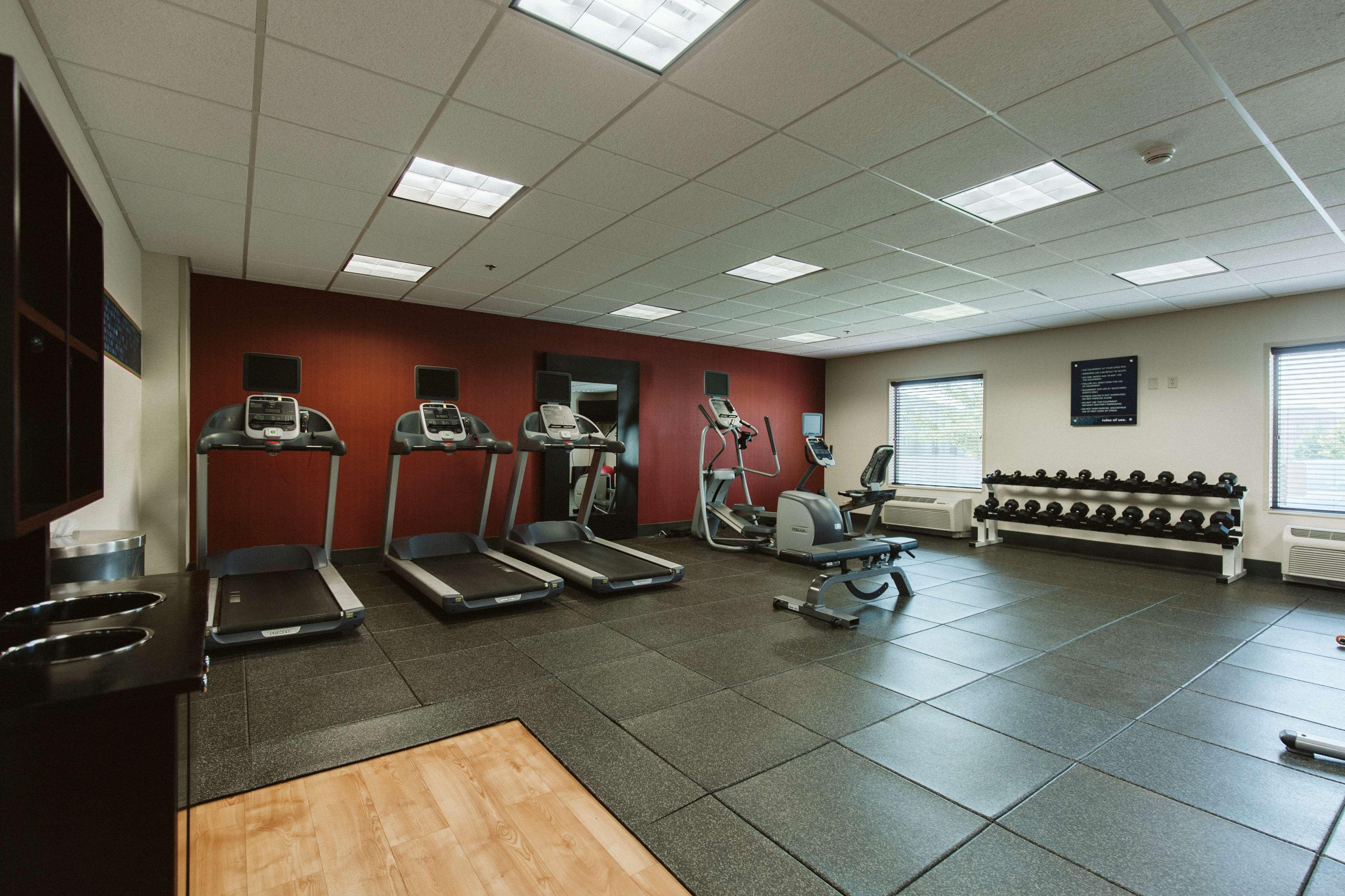 Hampton Inn Бисмарк Экстерьер фото