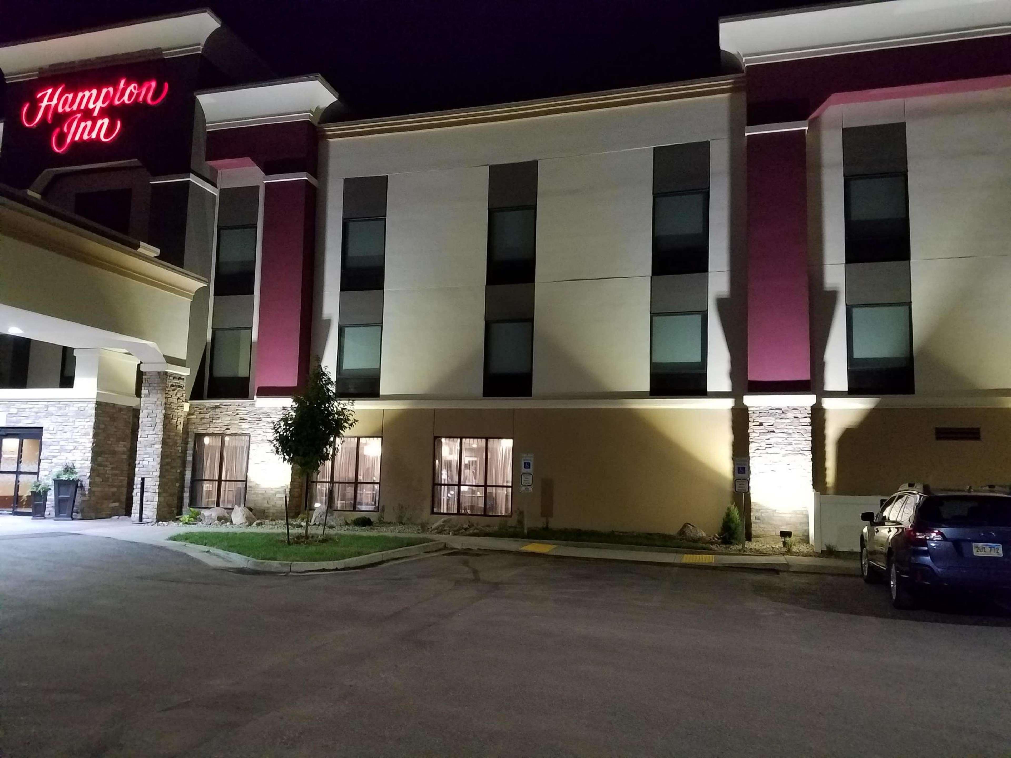 Hampton Inn Бисмарк Экстерьер фото