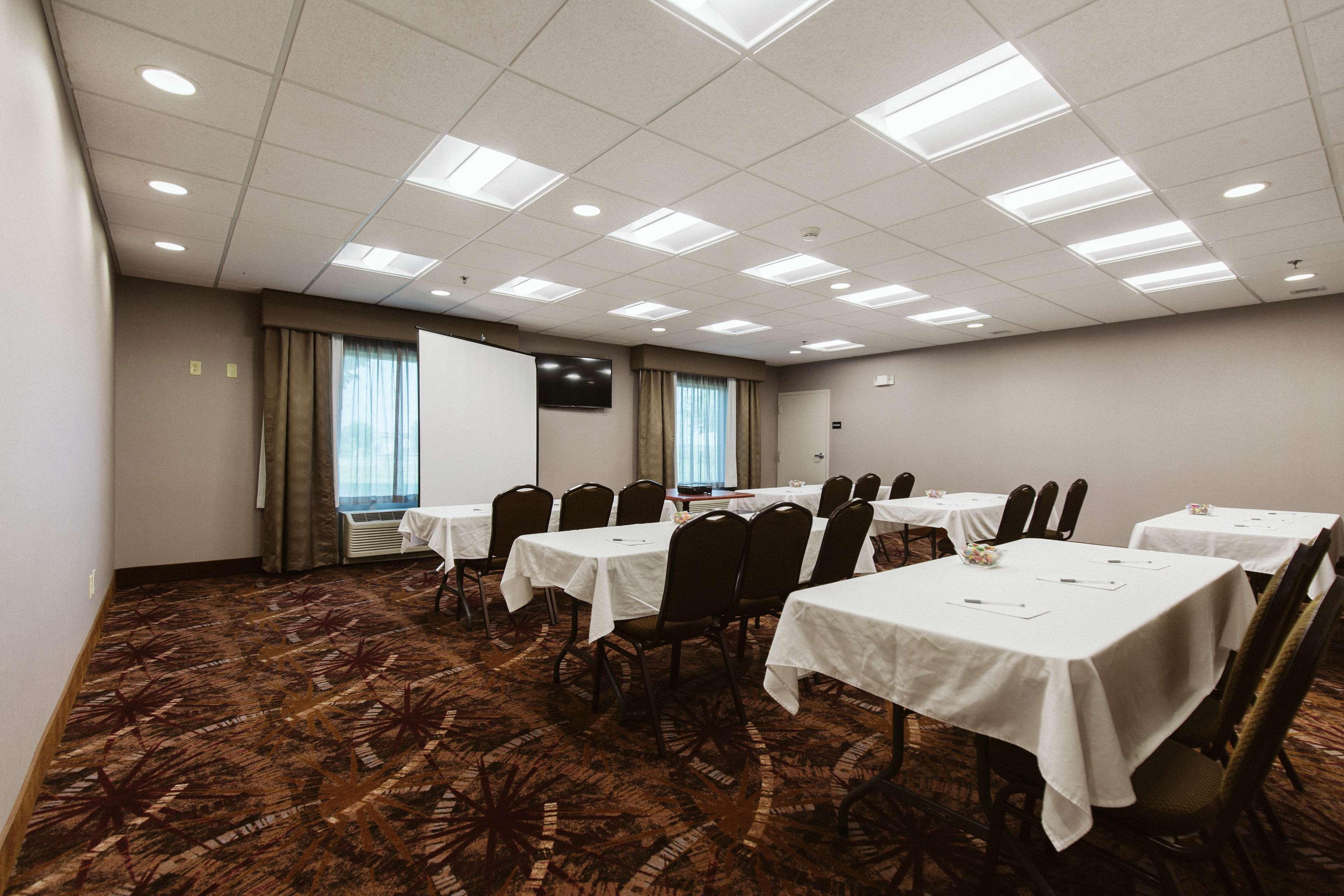 Hampton Inn Бисмарк Экстерьер фото