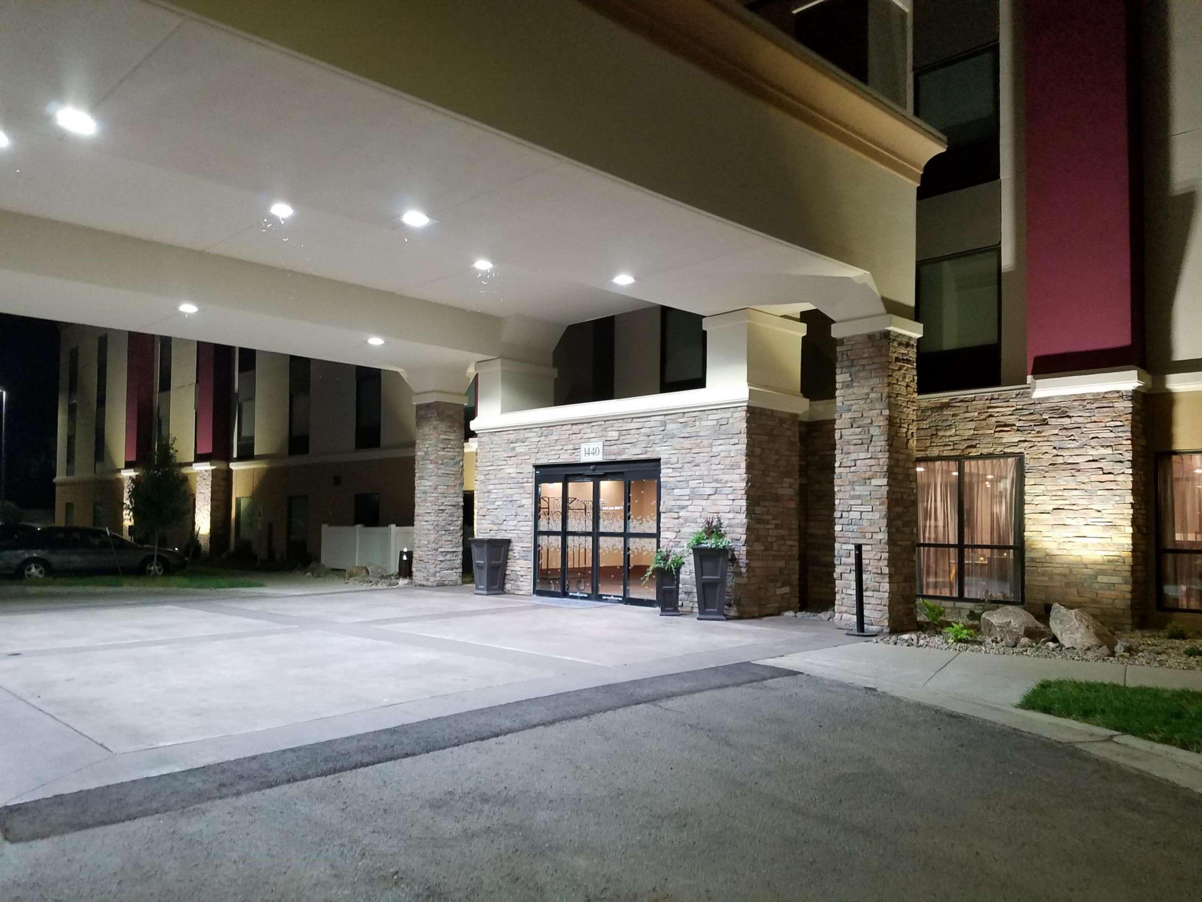 Hampton Inn Бисмарк Экстерьер фото