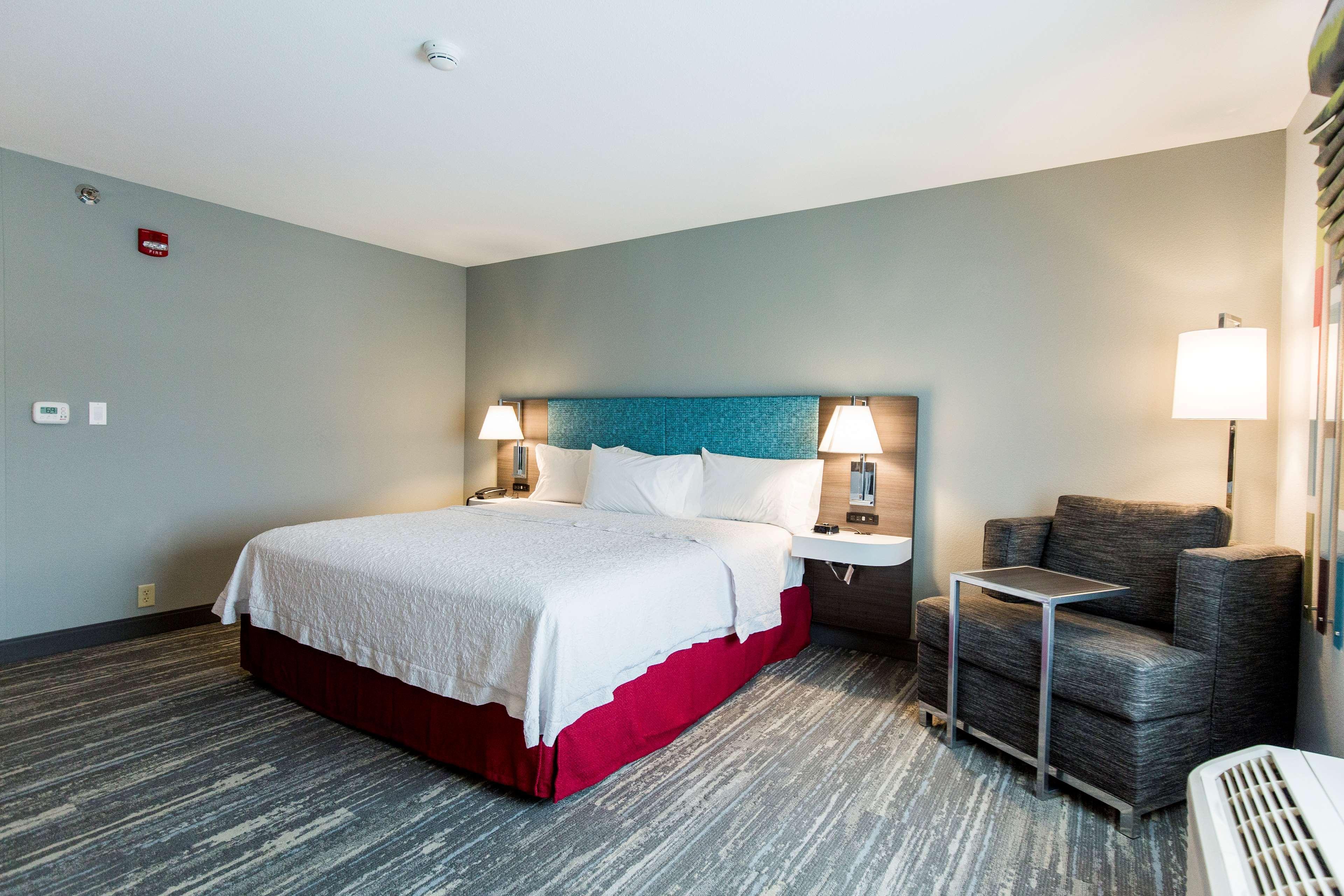 Hampton Inn Бисмарк Экстерьер фото
