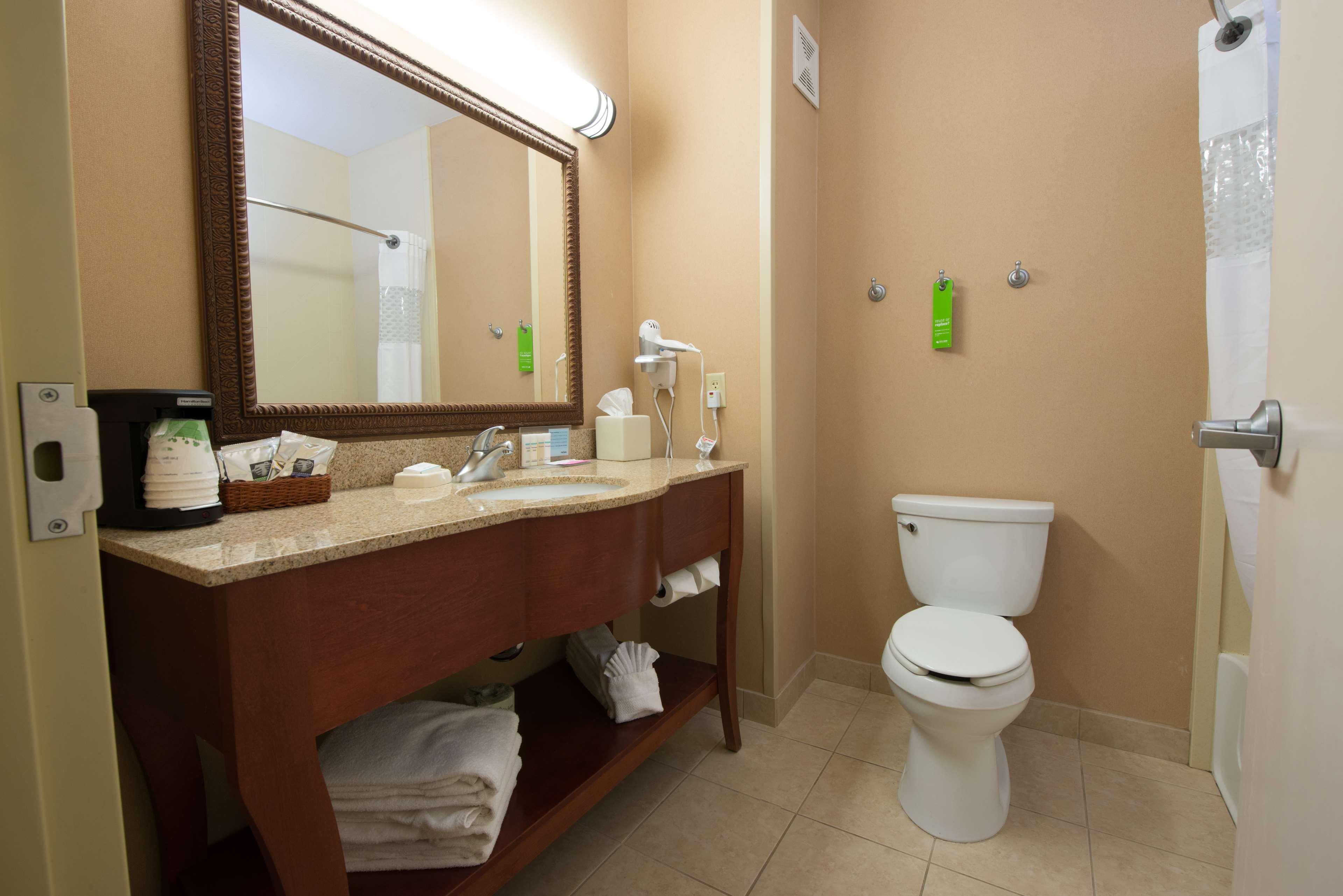 Hampton Inn Бисмарк Экстерьер фото