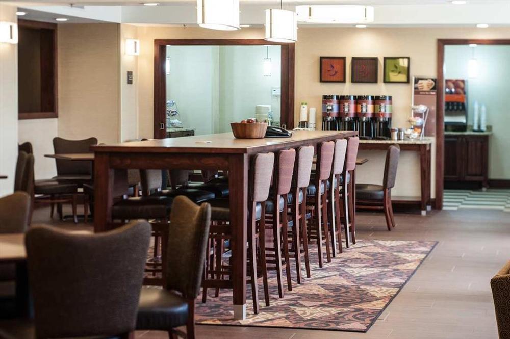 Hampton Inn Бисмарк Интерьер фото