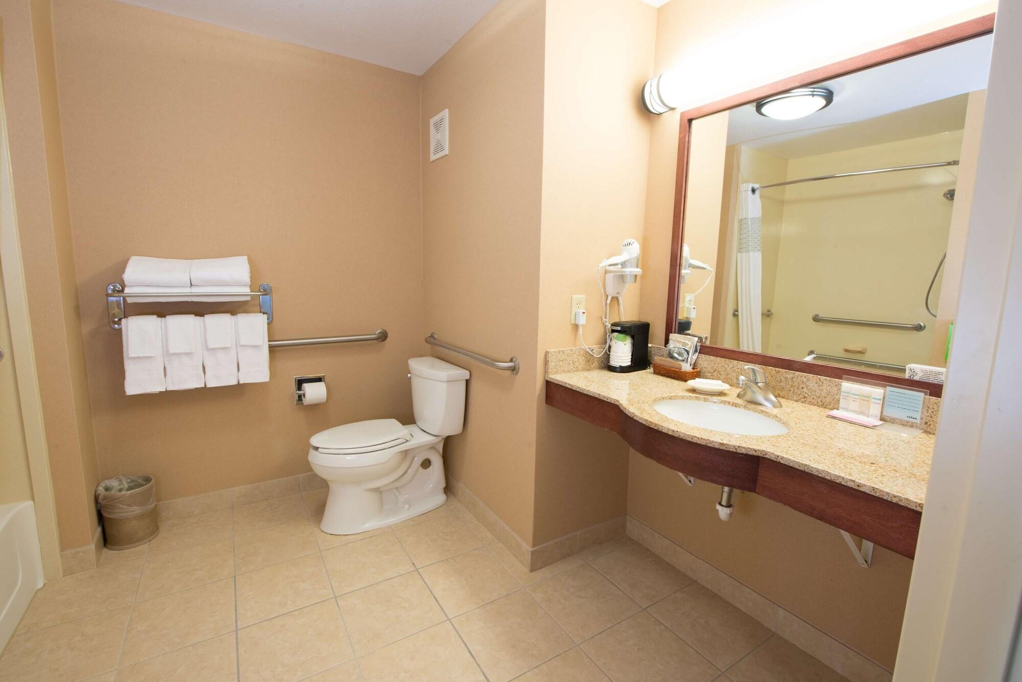 Hampton Inn Бисмарк Экстерьер фото