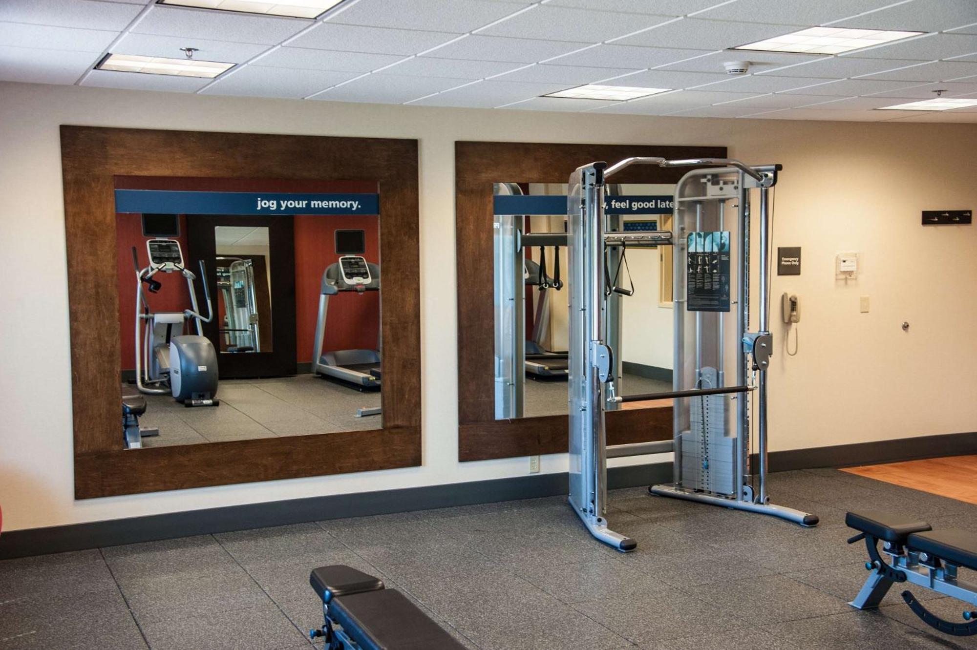 Hampton Inn Бисмарк Экстерьер фото
