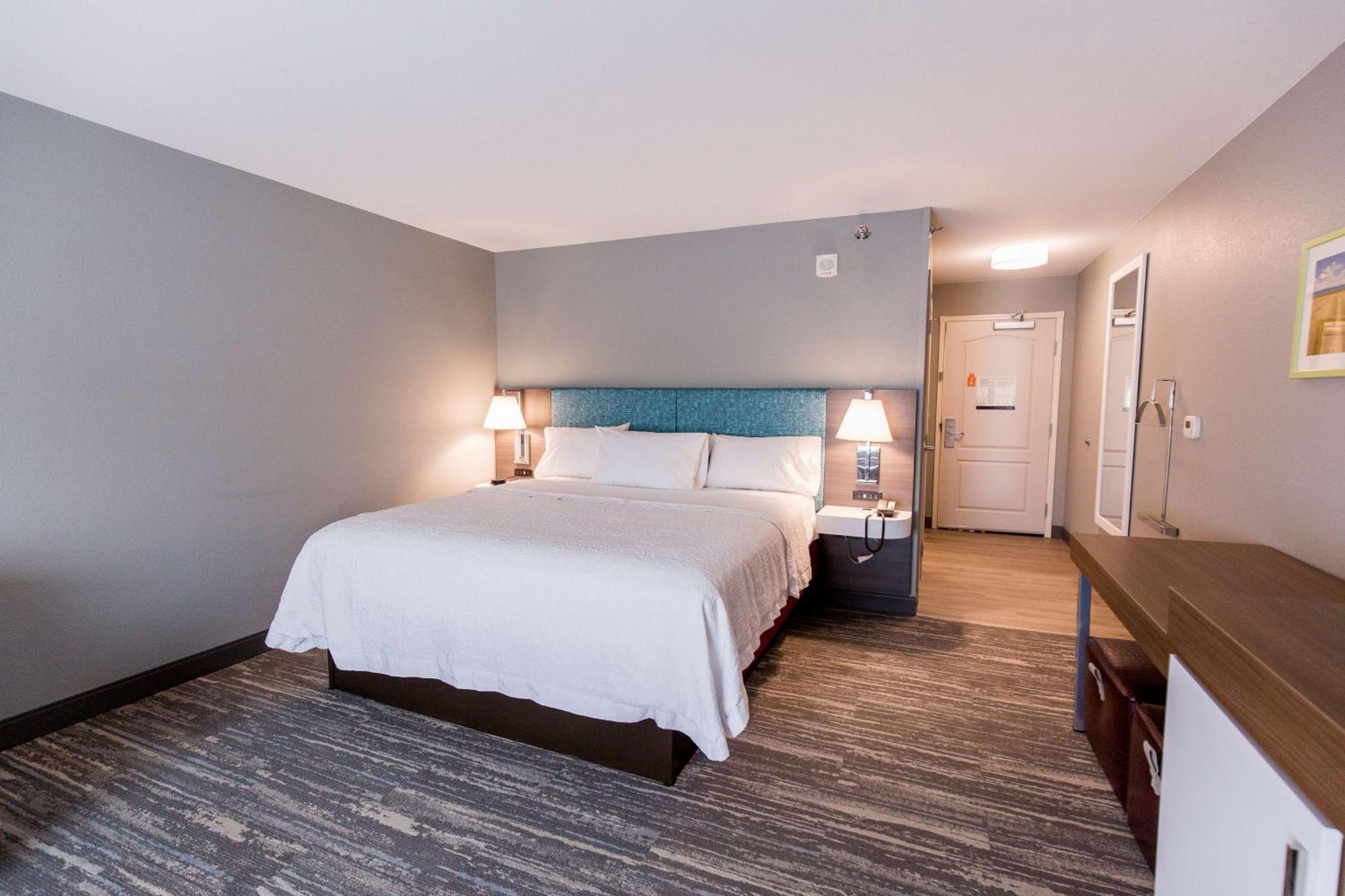 Hampton Inn Бисмарк Экстерьер фото
