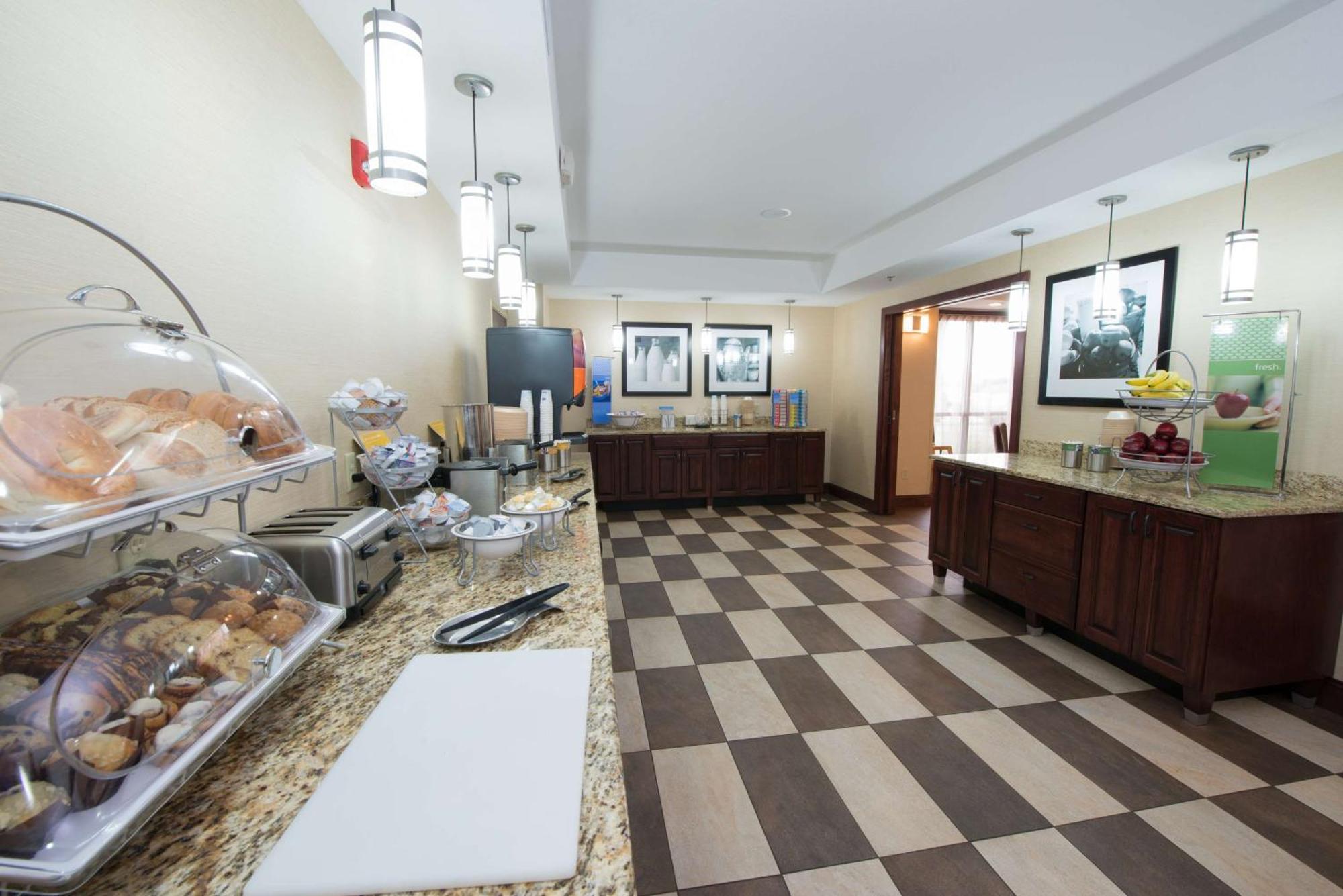 Hampton Inn Бисмарк Экстерьер фото