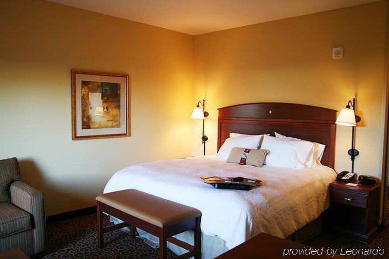 Hampton Inn Бисмарк Номер фото