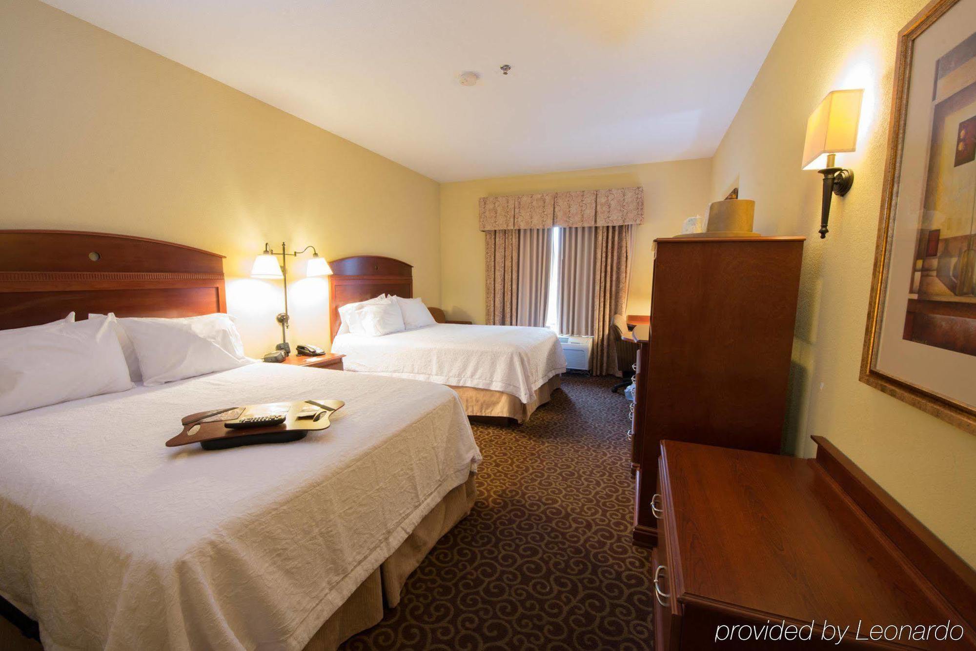 Hampton Inn Бисмарк Экстерьер фото