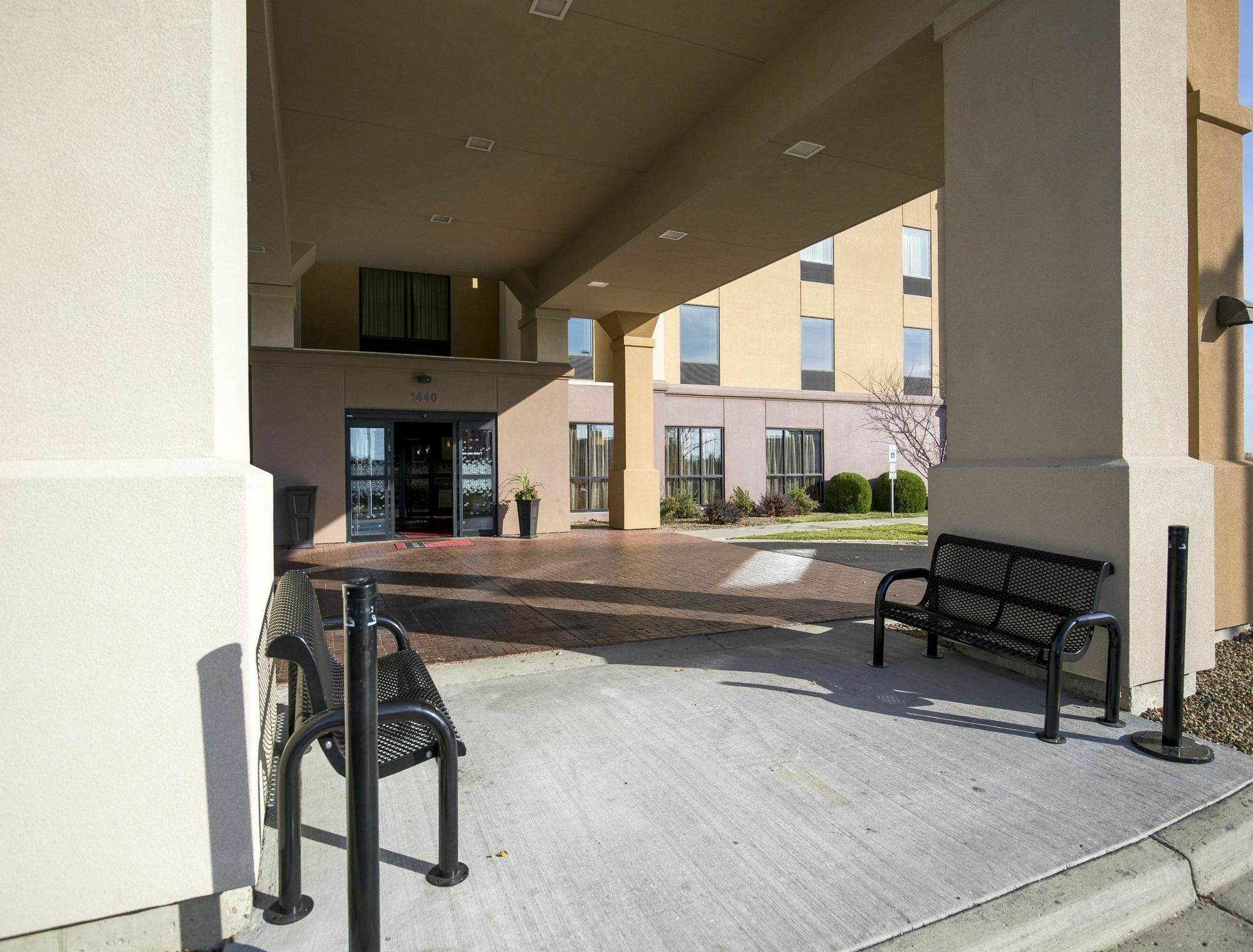 Hampton Inn Бисмарк Экстерьер фото