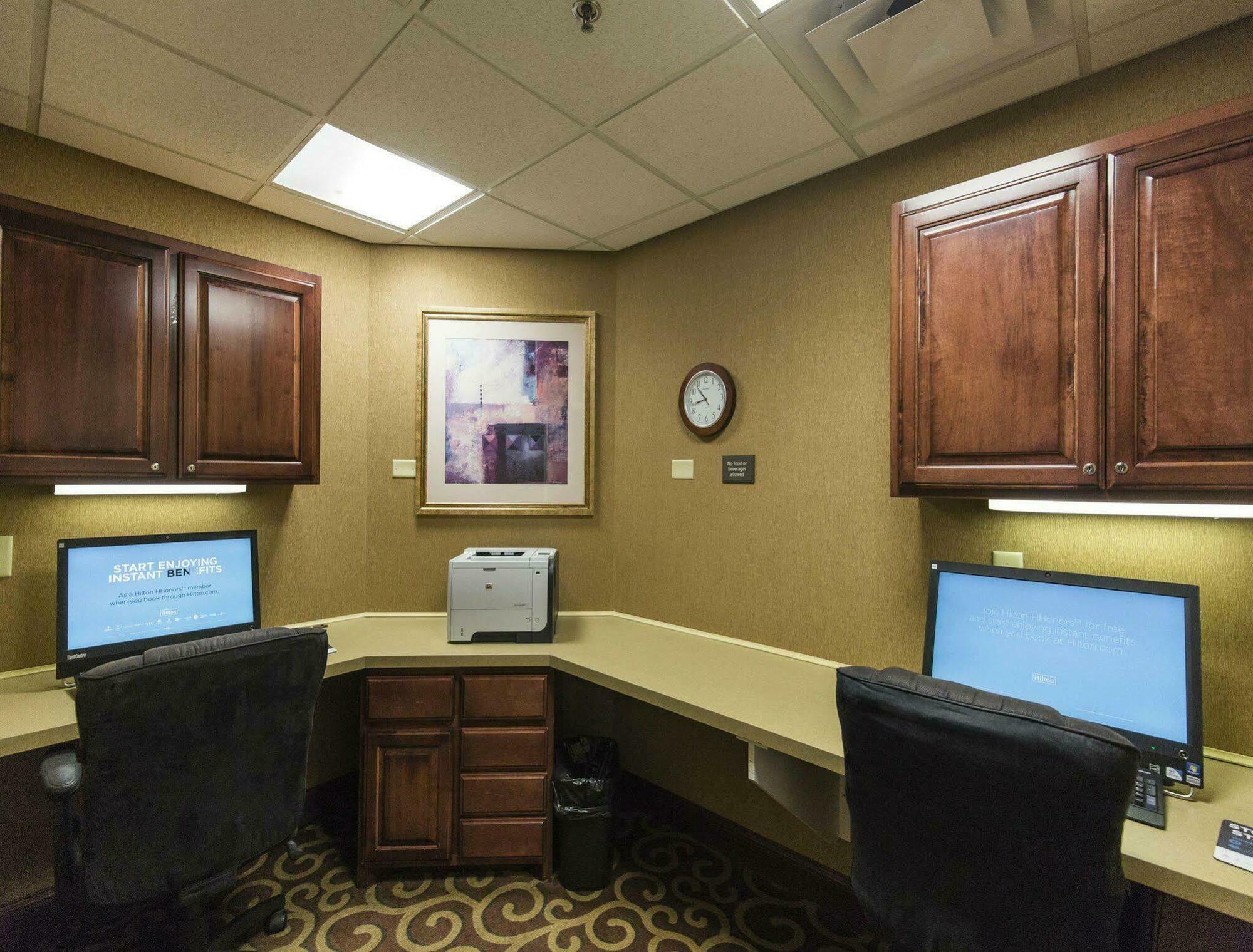 Hampton Inn Бисмарк Экстерьер фото